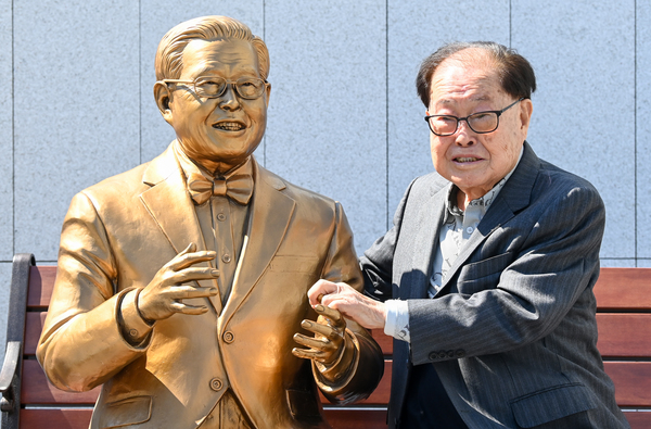 "위기마다 사람의 힘으로 버텨…함께 했던 사람들 기억나"