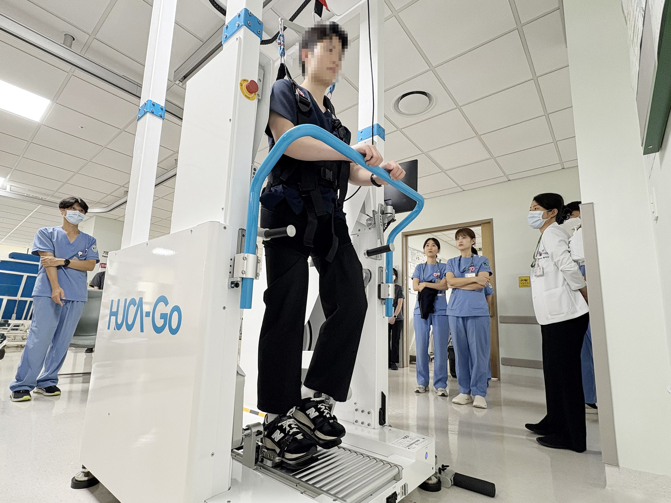 맞춤형 보행 재활 로봇 장비 '휴카-고' 도입